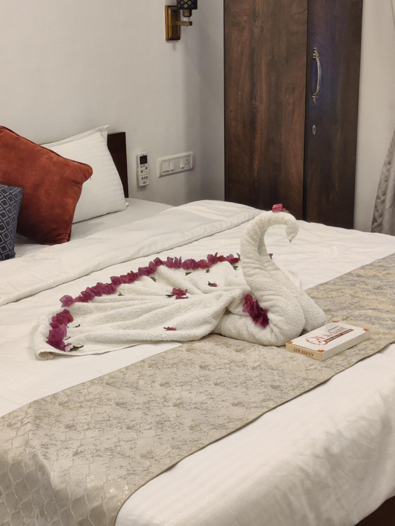 Whitehouse Homestay By Oxystays Hospitality 알리바그 외부 사진