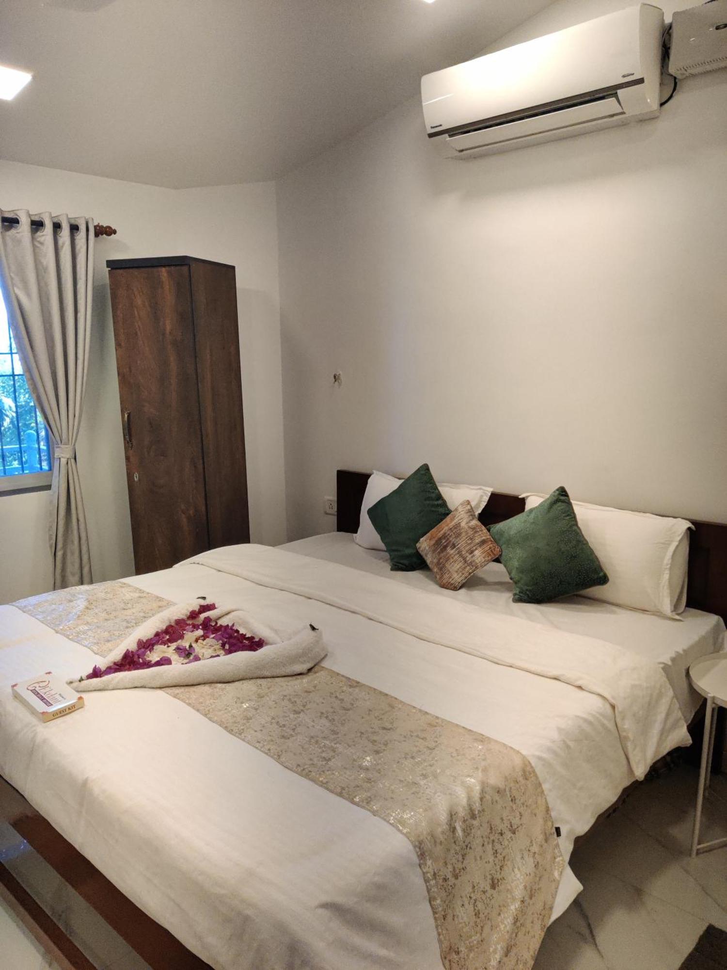 Whitehouse Homestay By Oxystays Hospitality 알리바그 외부 사진
