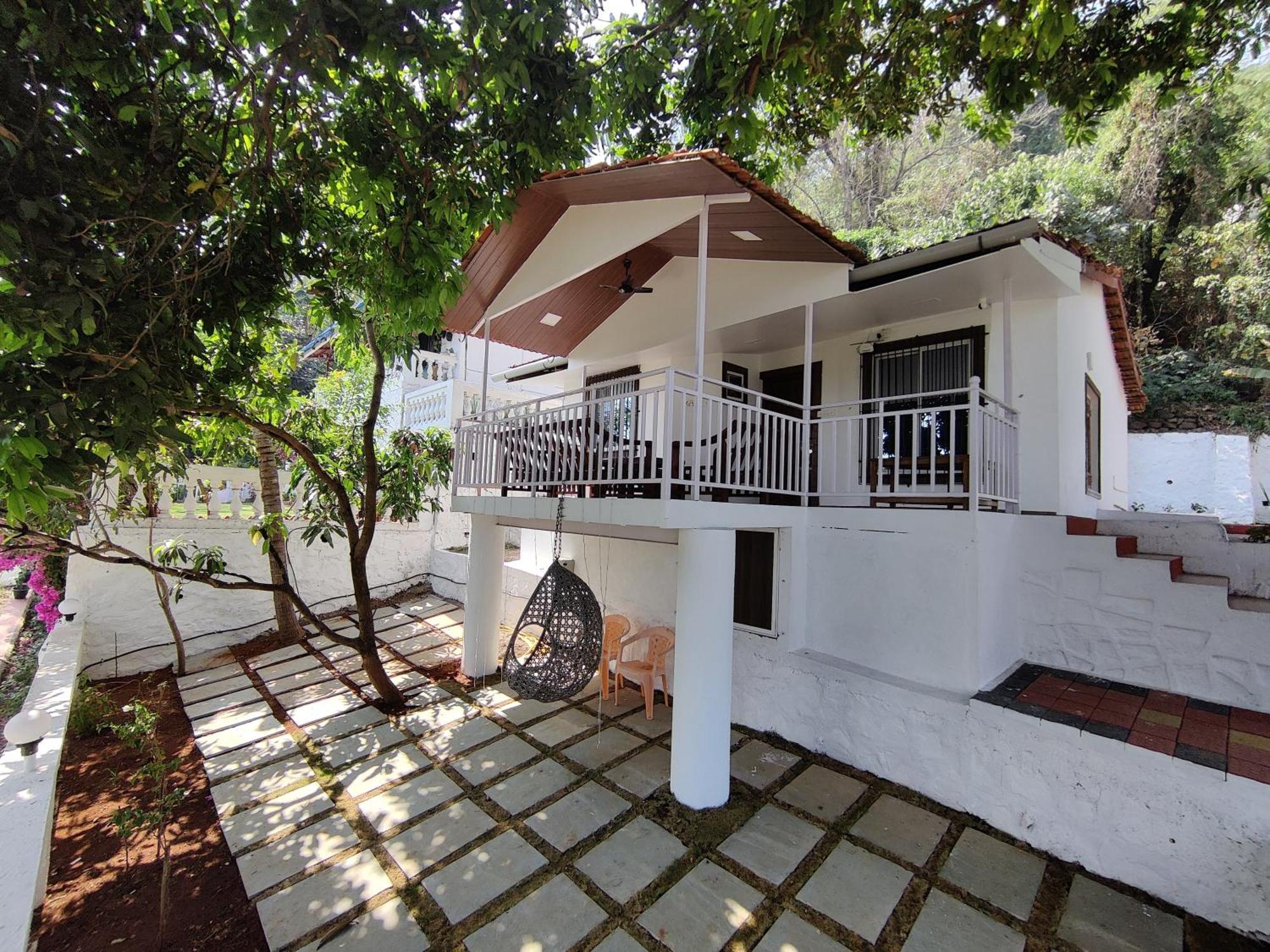 Whitehouse Homestay By Oxystays Hospitality 알리바그 외부 사진