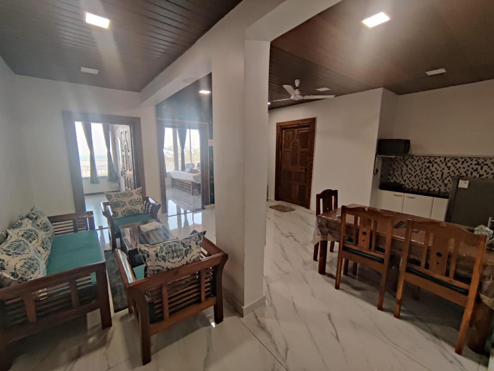 Whitehouse Homestay By Oxystays Hospitality 알리바그 외부 사진