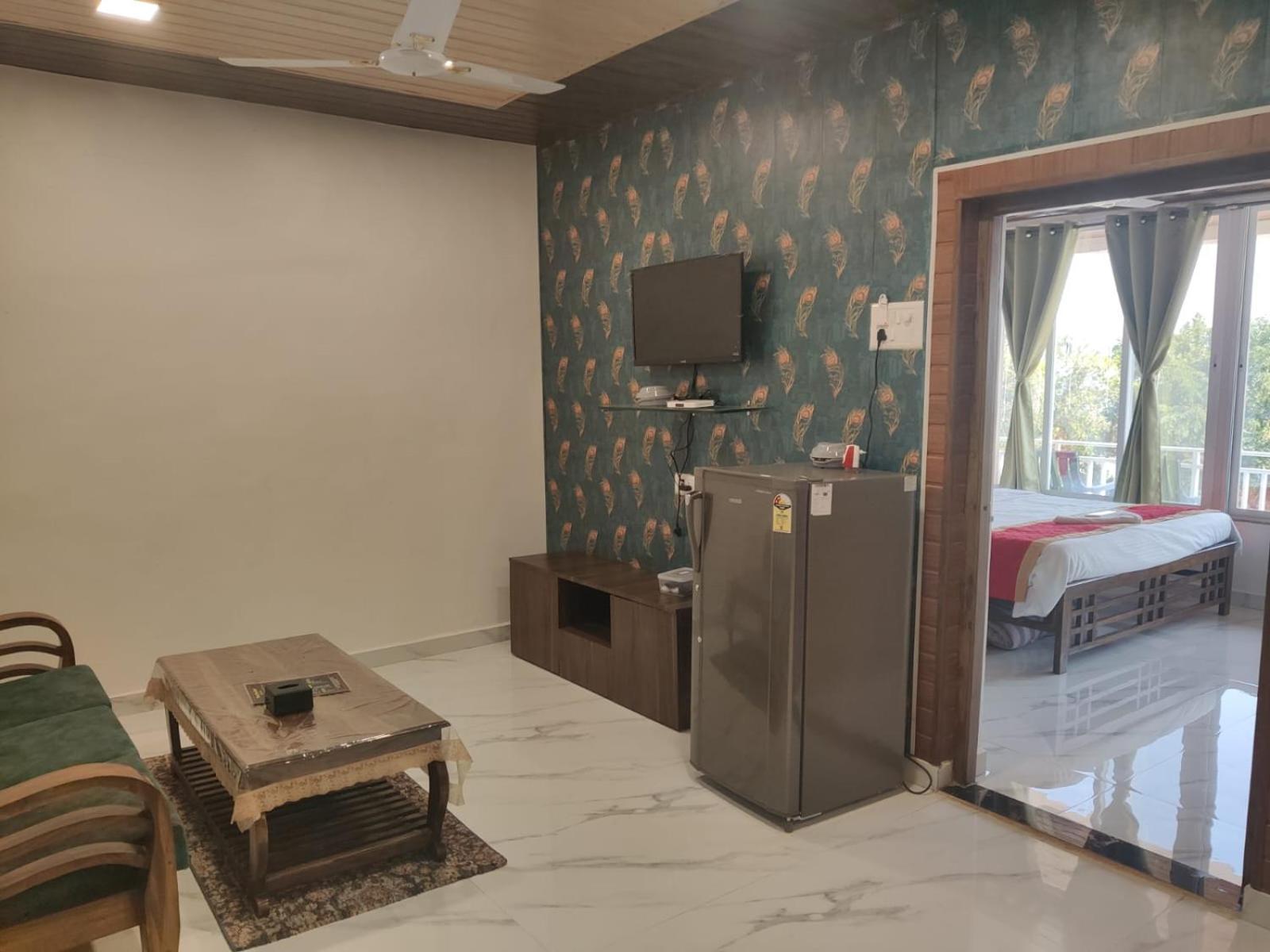 Whitehouse Homestay By Oxystays Hospitality 알리바그 외부 사진