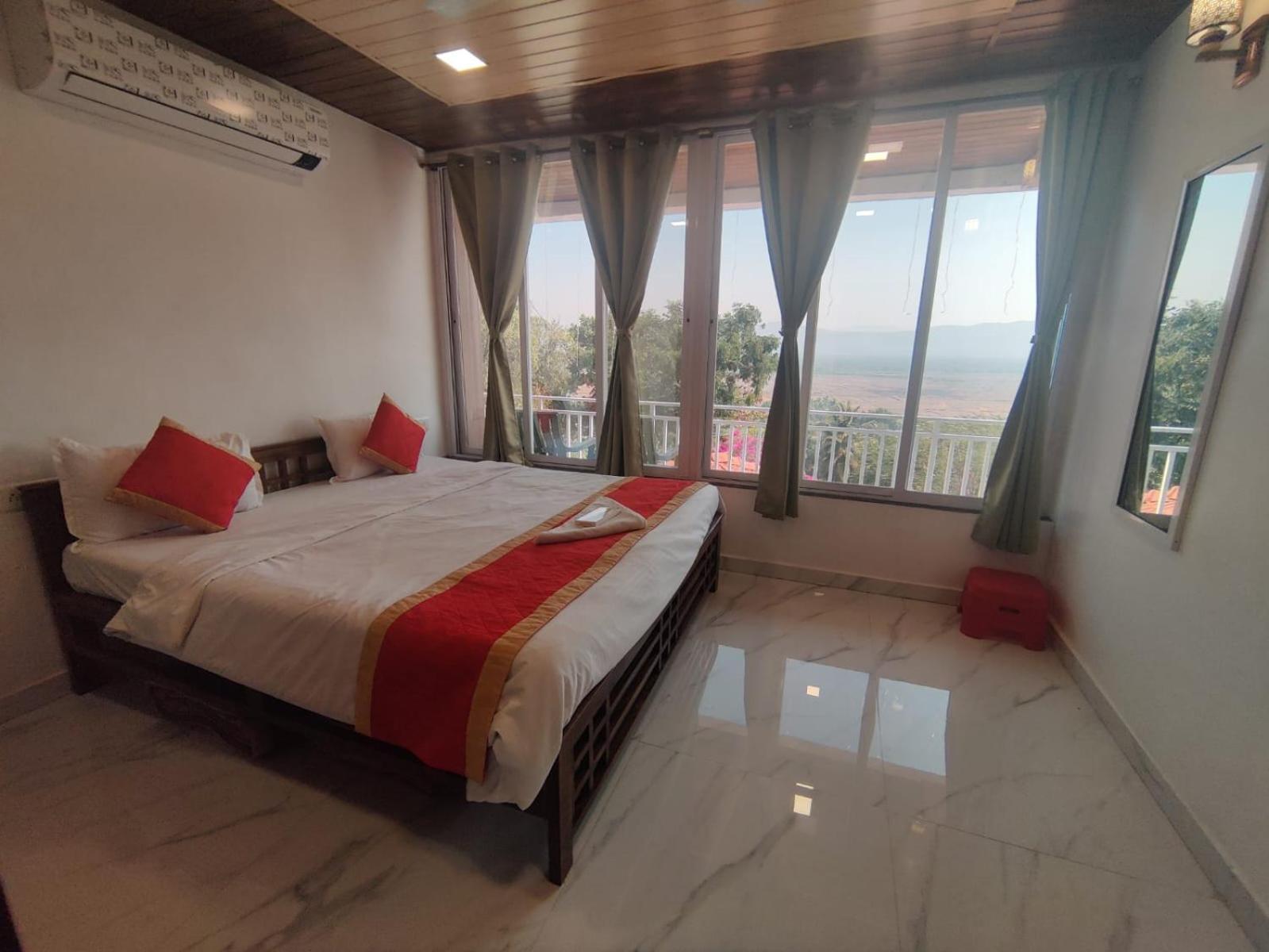 Whitehouse Homestay By Oxystays Hospitality 알리바그 외부 사진