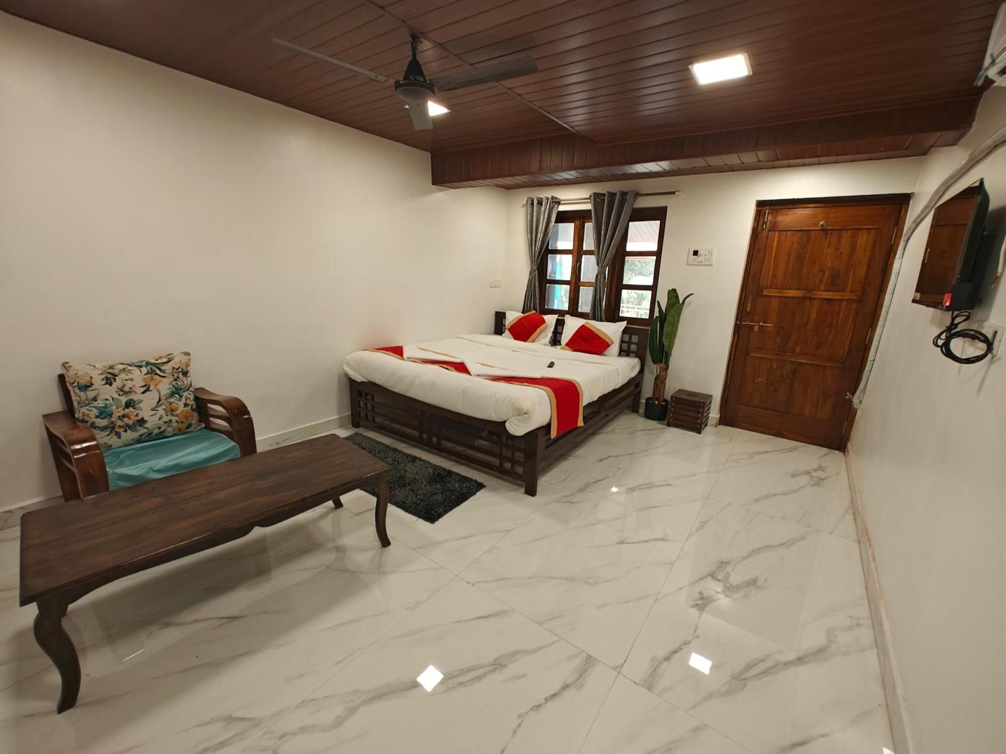 Whitehouse Homestay By Oxystays Hospitality 알리바그 객실 사진